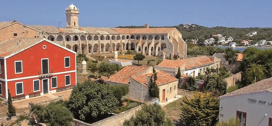 Menorca y Vueling invitan a sanitarios andaluces a conocer Menorca